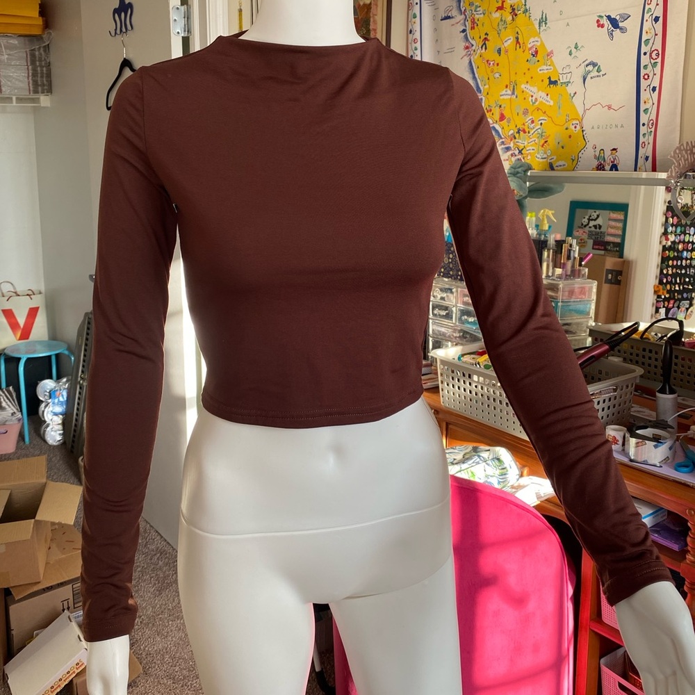Cropped long sleeve size small - Picture 3 of 6